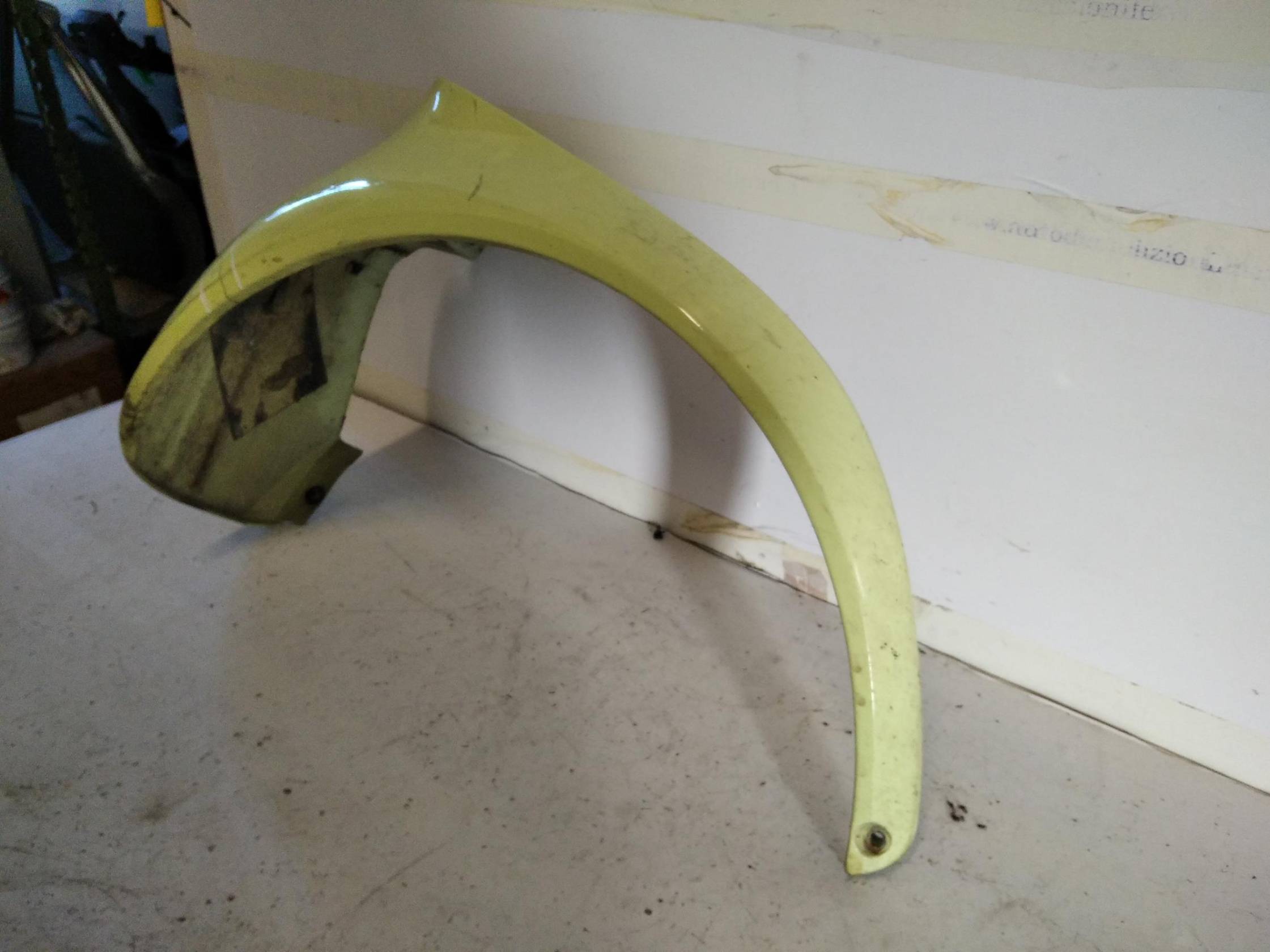 Paraurti post. lat. dx.